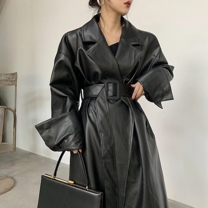 Długi płaszcz damski Lautaro z ekoskóry, oversize, z długim rękawem, klapami, luźny krój, stylowy, jesienne, czarne ubrania damskie, streetwear