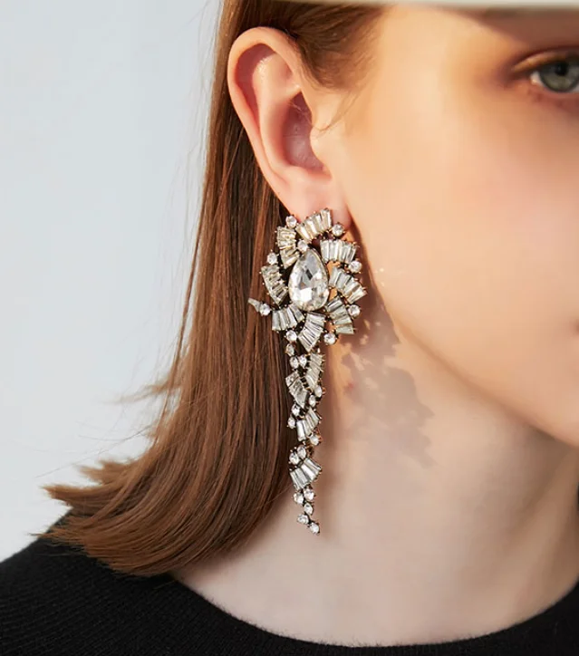 

2023 trend Vintage flower Stud earrings petal design Unusual party earrings fashion jewelry for women