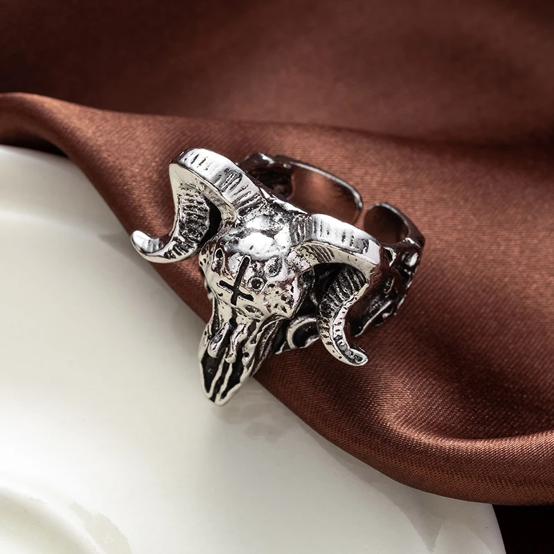 Fashion Retro Distressed Alloy Ring Men's Personality Domineering Argali Skull Ring Banquet Accessories Wholesale