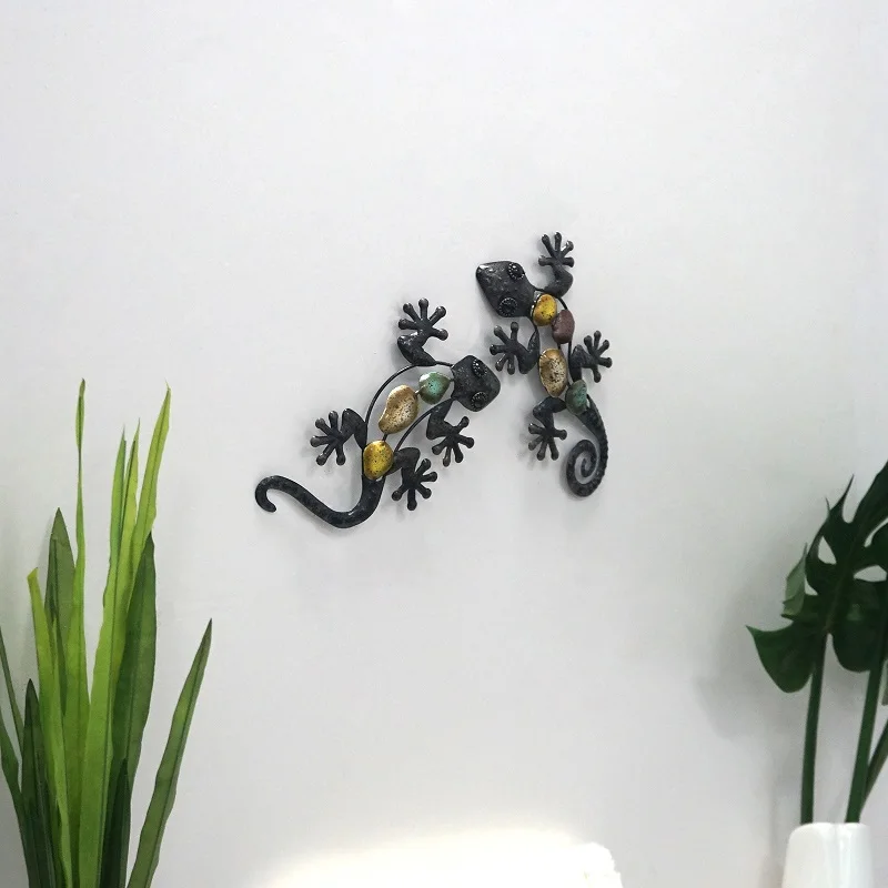 2pcs Small Metal Gecko Wall Artwork for Home and Garden Decoration Outdoor Statues Accessories Sculptures Animal Brother