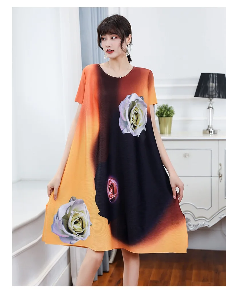 2024 Spring New Miyake Pleated With Gradient Color Dress Female Fashion Temperament Print Large Size Mother Outfit Medium Long