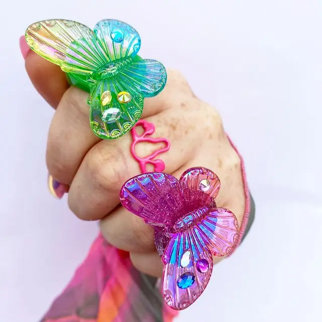 HUANZHI 2021 New Korean Acrylic Big Purple Green Gradient Butterfly Rhinestone Exaggerate Resin Rings for Women Girls Jewelry