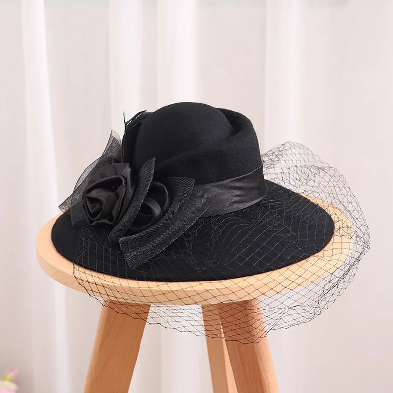 

Wedding Hat Woman Bowknot Flower Net Yarn Woolen Hat British Hepburn Top Hat With Big Brim Wool Felt Bridal Birdcage Veil 2021