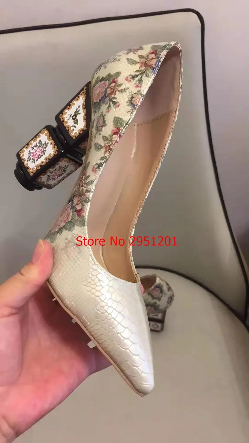 Scarpe da Donna di Modo Dolce Floreale Tacchi a Spillo Scarpe da Sposa Partito Tacchi Alti Sapatos Mujer Rosa Bianco Tacco Grosso Pompe di Nozze