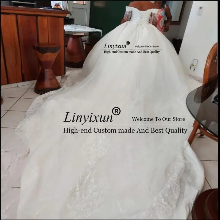 

Off Shoulder Sleeveless A Line Wedding Dresses 2021 Tulle Appliques Beads Sheer Bride Dress Lace Chapel Train Wedding Gown