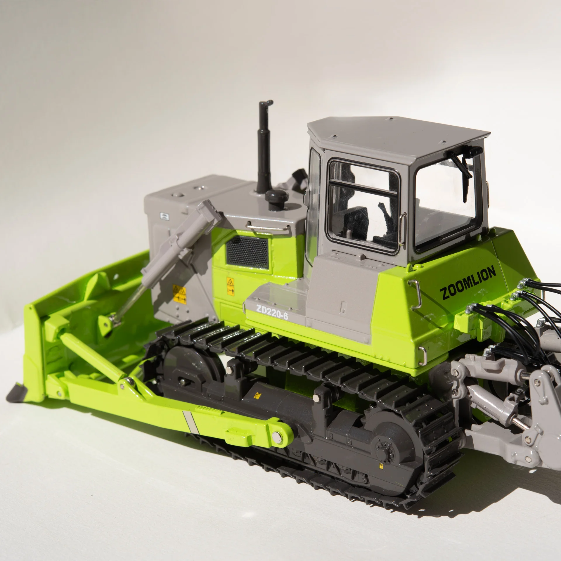 1:35 ZOOMLION  ZD220-6 Bulldozer  toy