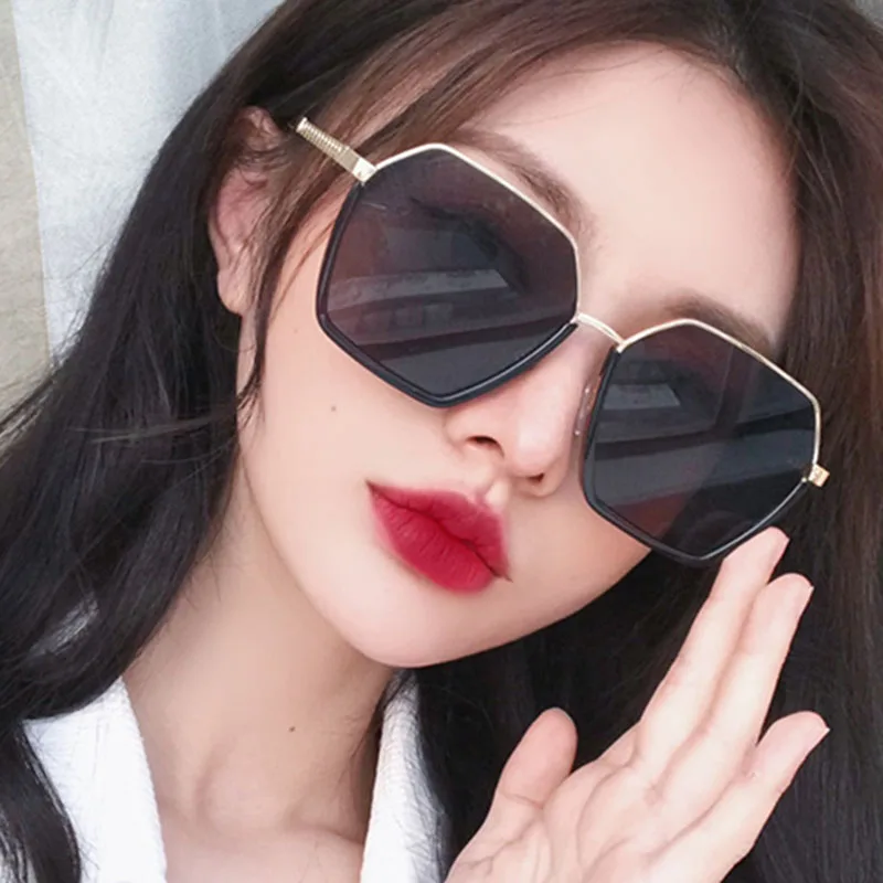 

2021 New Fashion Gradients Sunglasses For Women Vintage Oversized Sun Glasses Men Uv400 Hip Hop Punk Eyewear Black