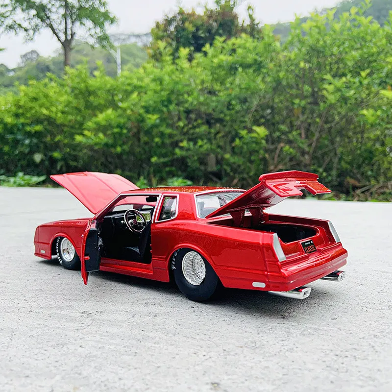 Maisto 1:24 1986 Chevrolet Monte Carlo SS simulation Die casting alloy car model crafts decoration collection toy tools gift