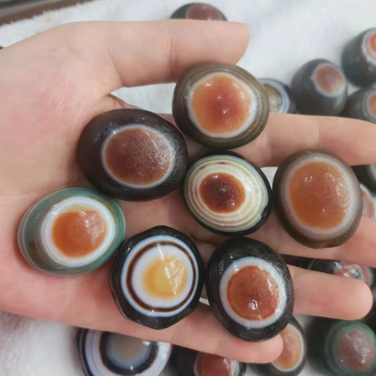 

10Pcs/Lot Weathered Wrapped Old Black And White Yellow Red Green Colorful Natural Agate Eyes Sheep Board Beads DIY Material