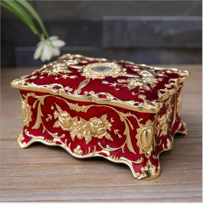 

Europe Medium Size Flower Carved Golden Jewelry Box Metal Container For Girl 'Gift Box Z214