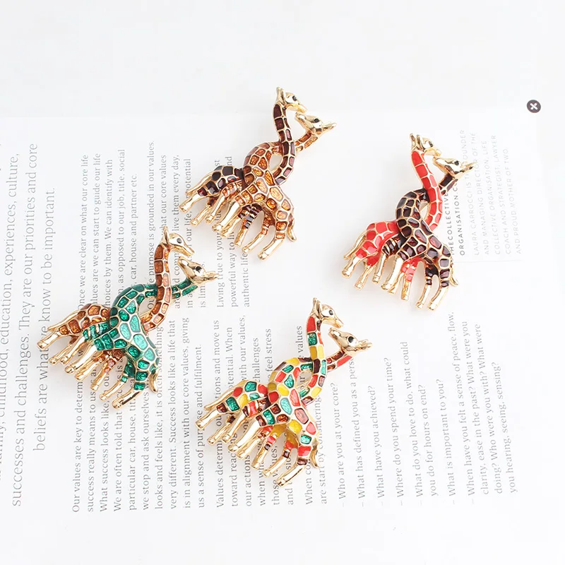 Pomlee 4 Colors Two Necks Together Giraffee Brooches For Women Unisex Love Animal Party Brooch Pin Gifts Whosales