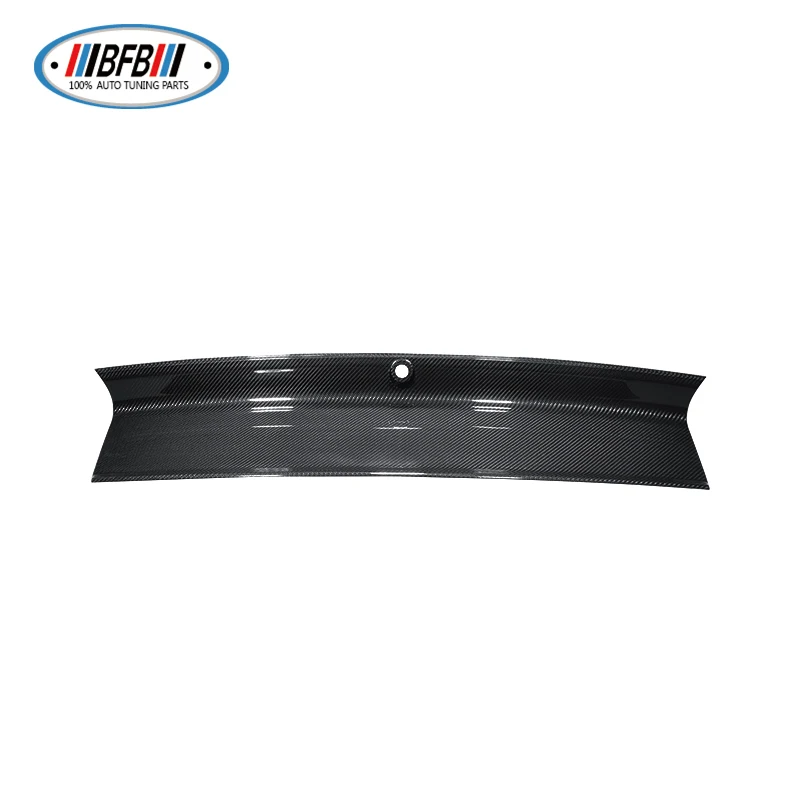 

Для Ford Mustang 2015-2017 добавляется на стиле, настоящая сухая декоративная панель багажника из углеродного волокна