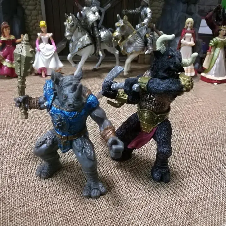 3.75 بوصة أسطورة سحرية وحيد القرن المحارب وبيسون المحارب 1 / 18 2 قطعة / المجموعة #1