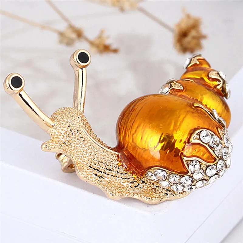 1pcs Rhinestone Snail Brooches For Women Cute Small Insect Brooch Pin Fashion Enamel Pin High Quality