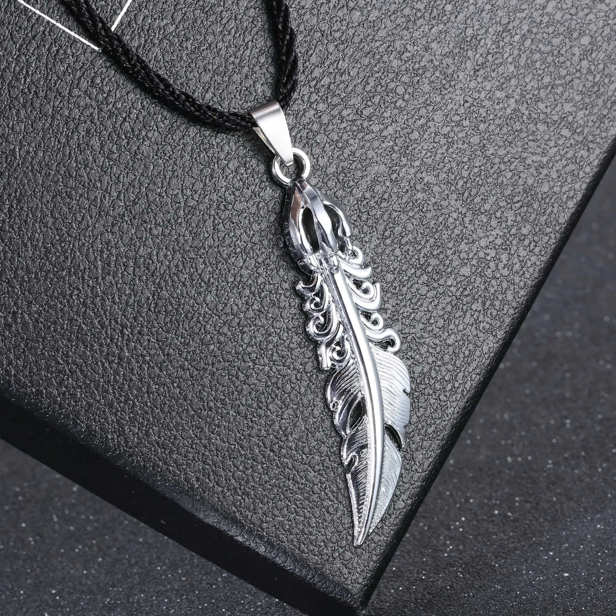 Rinhoo Vintage Feather Pendant Necklace Women Men Stainless Steel Jewelry Adjustable Leather Chain Party Banquet Gift