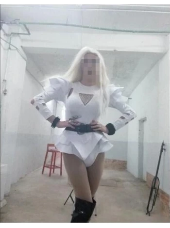 بار Dj الراقصات حجر الراين بذلة بيضاء ارتداءها أزياء رقص الجاز أداء مثير حفلة المغني ملهى ليلي عرض مسرحي