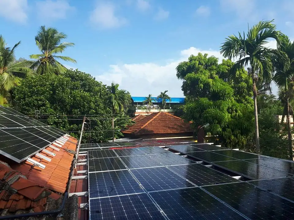 لوحة محطة الطاقة الشمسية مع بطارية محول نظام خارج الشبكة ، 1 كيلو وات ، 5 كيلو وات ، 3 كيلو وات ، 2 كيلو وات ، 10 كيلو وات