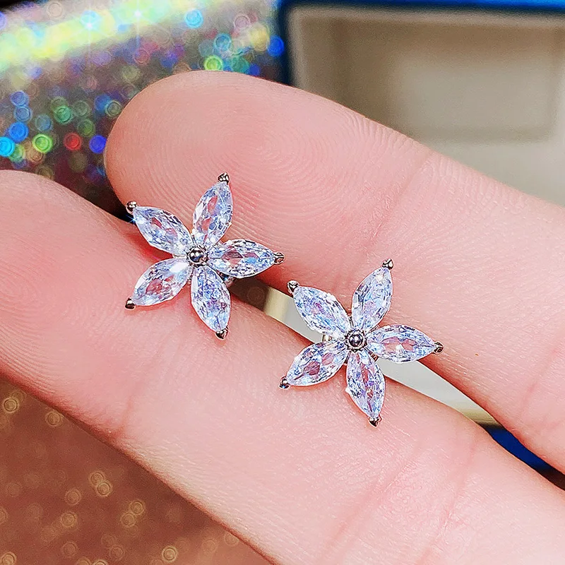 Huitan Chic kolczyki sztyfty w kształcie kwiatu dla kobiet luksusowa wkładka jasna cyrkonia moda wszechstronna biżuteria dziewczęca New Arrival