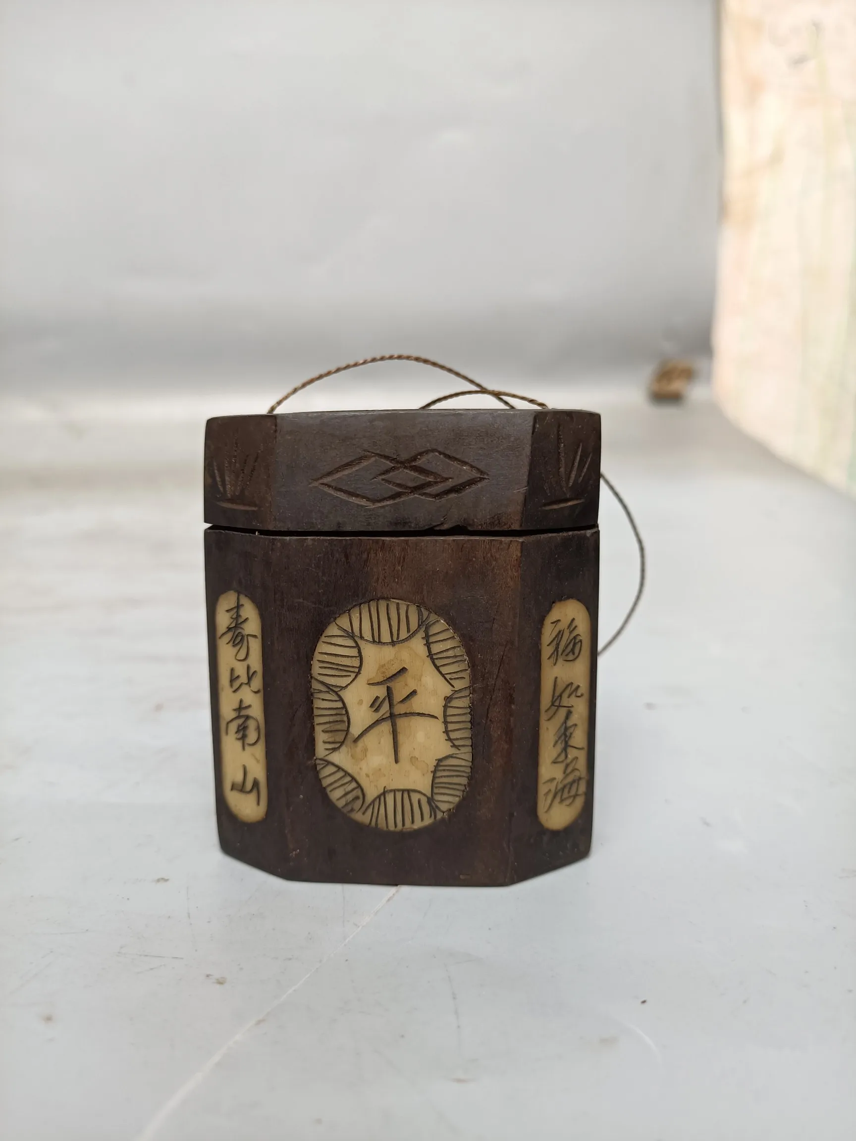 

Коробка для чернил в античном стиле из камфора