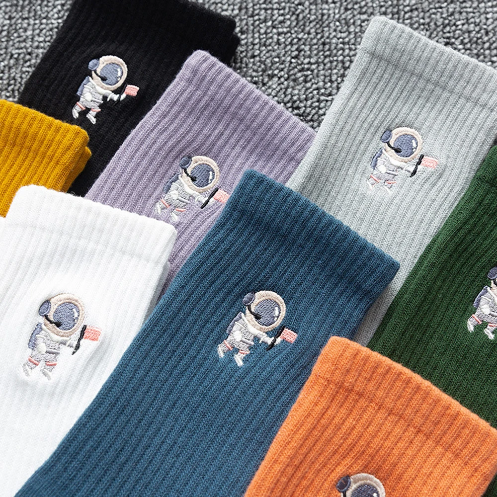 Moda Kobiety Mężczyźni Haftowane Astronauta Para Bawełniane Skarpety Crew Solidne Kolory Długie Unisex Sport Mid Tube Tide Skarpety Wysoka Jakość
