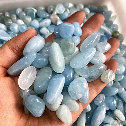 Piedra caída de Aguamarina Natural, cristal de piedras preciosas curativas azul cielo pulido para decoración