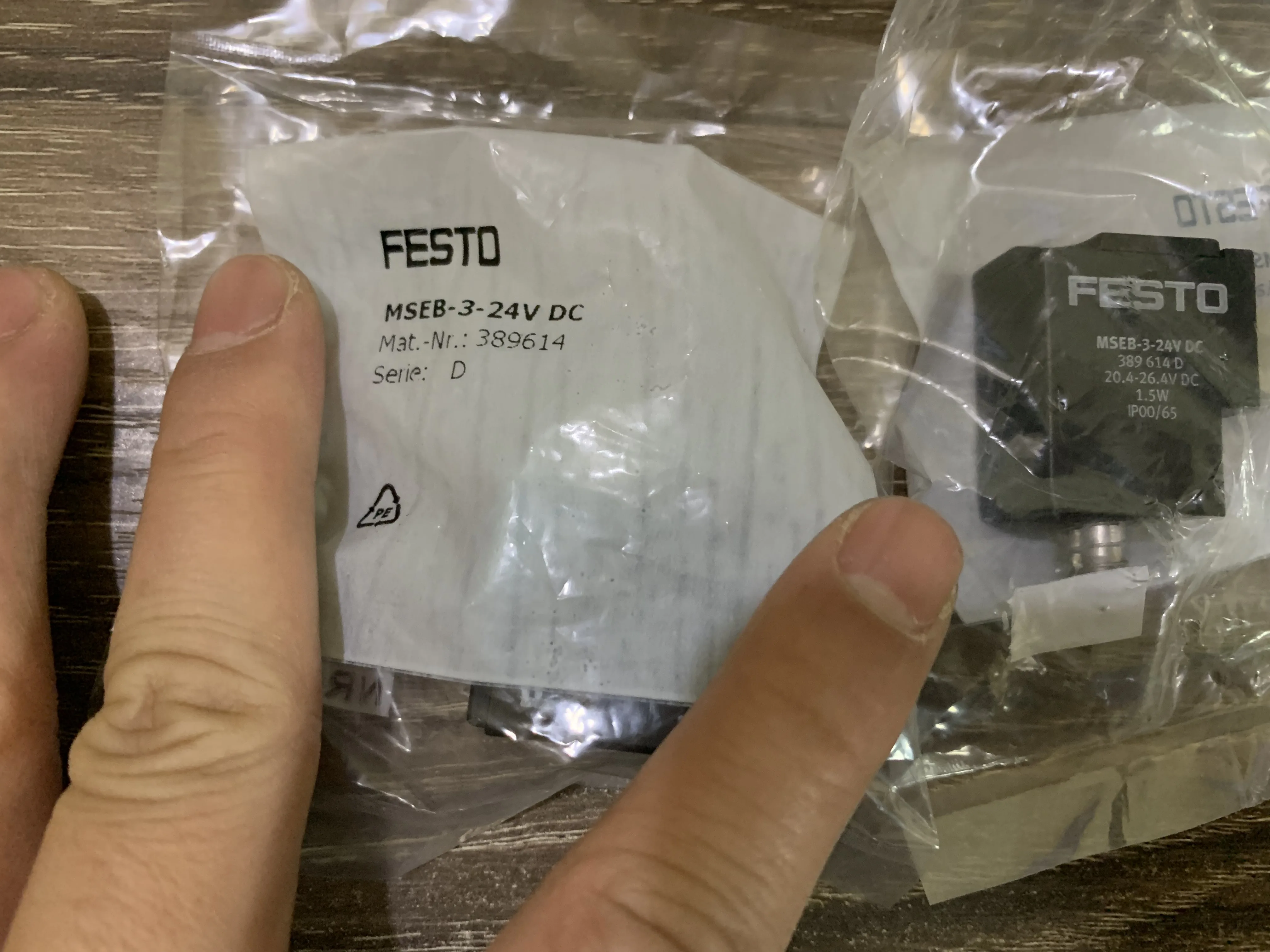 

MSEB-3-24V DC 389 614 D Germany FESTO solenoid valve coil mseb-3-24v 364 665 20.4-26.4VDC 1.5W