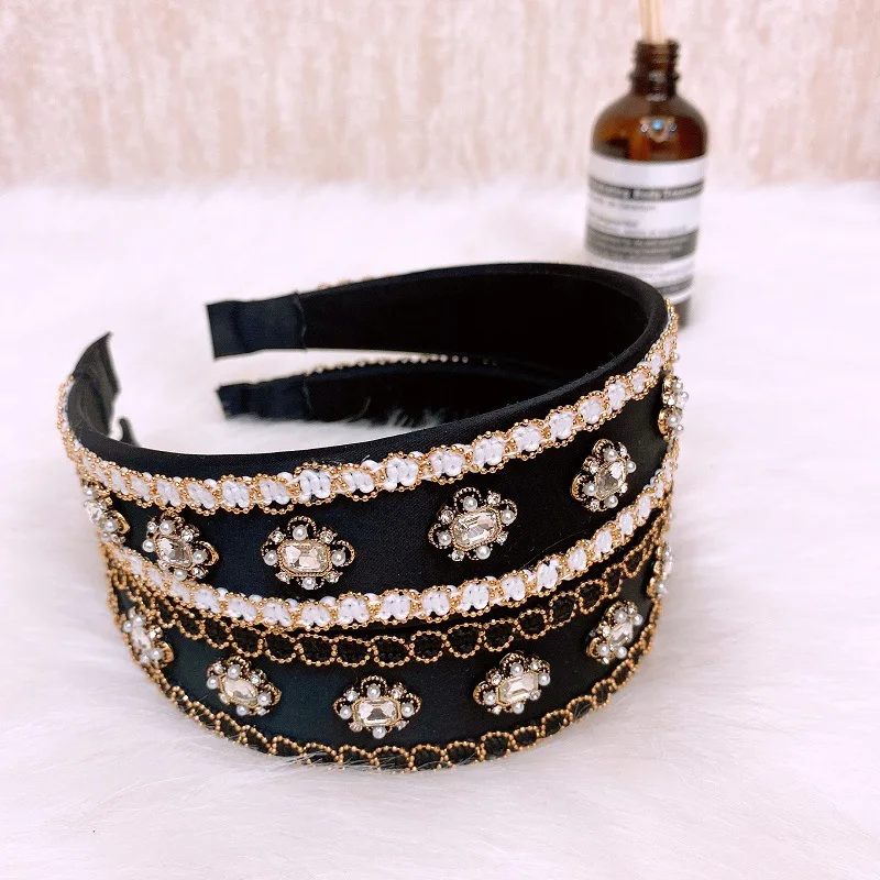 

The new fashion and simple hair band with silk rim diamond and pearl gold silk rim parcel is a casual hair band for women