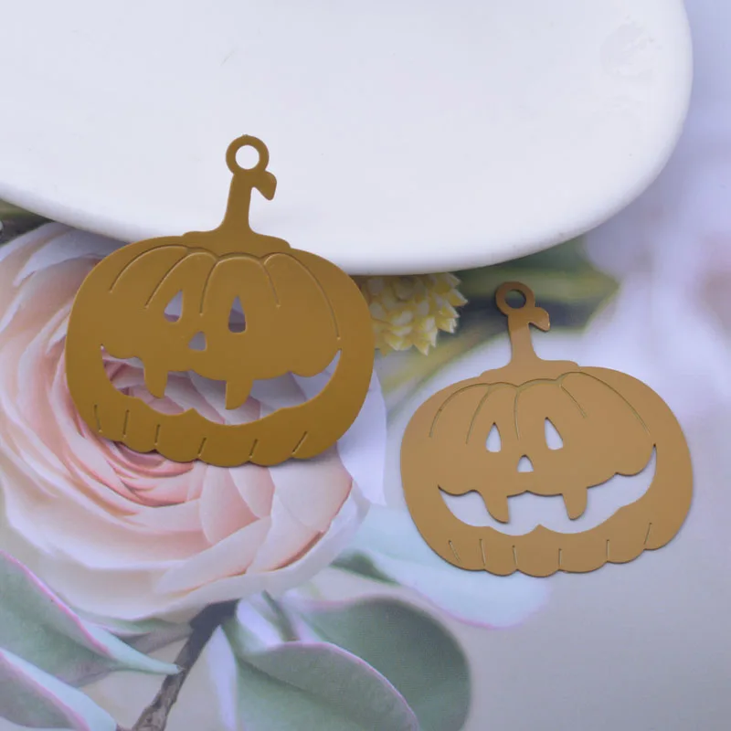 30 Stück AB6839 36*33mm Halloween-Anhänger aus Messing in Silberfarbe, Kürbis-Anhänger für die Herstellung von Halsketten und Ohrringen – Detail 7