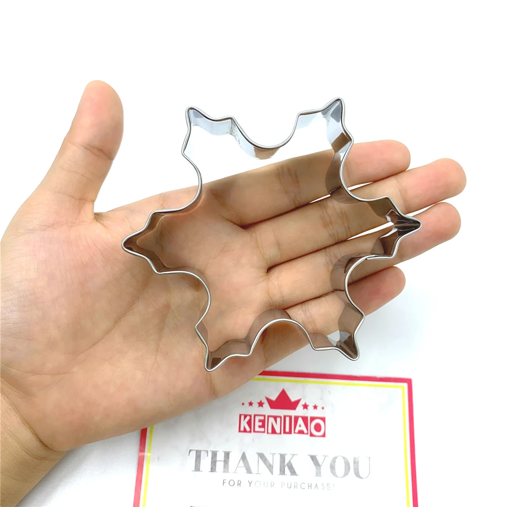 KENIAO Christmas Snowflake Cookie Cutter - 7.8 x 9 CM Winter Biscuit Fondant Pastry Bread Sandwich Mold - Stainless Steel