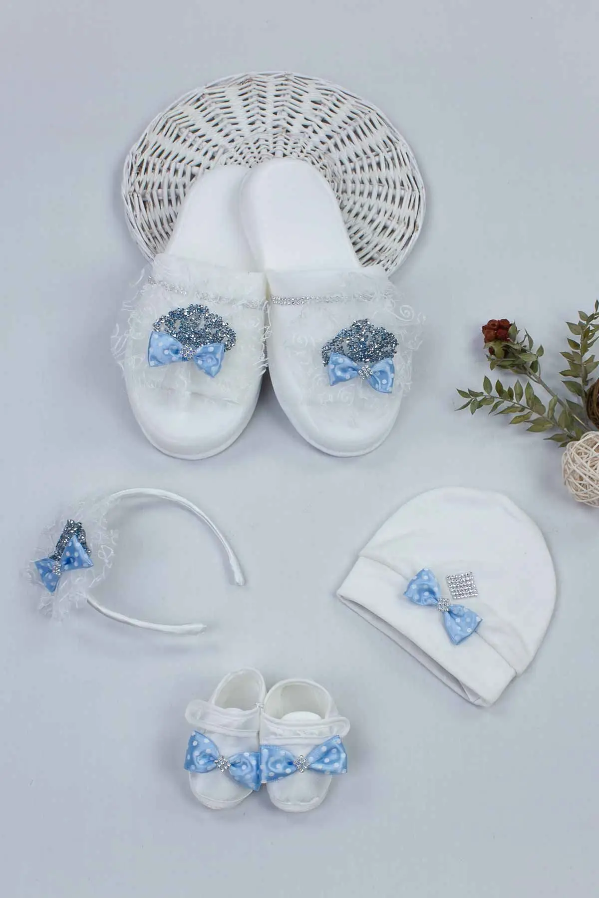 Blue Mom Boys Baby Pregnant Gift Suits Mom 36-40 size slippers crown Boy Babies Bandana Hat Booties Shoes Fashion Clothing model