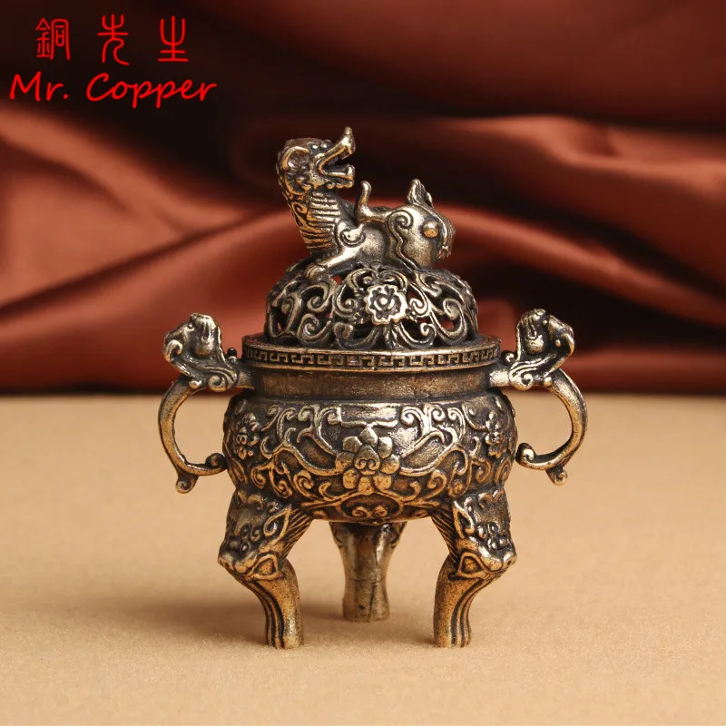 Antique Brass Three Legs Qilin Head Incense Burner Mini Ornament Chinese Ancient Beast Censer Cover Solid Copper Tea Desk Decors