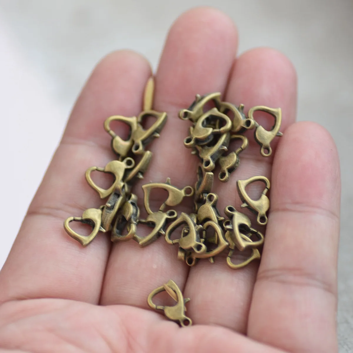 30Pcs 12X8Mm Gold/Silver/Bronze สีโลหะ Heart Shape Lobster Clasps Hooks คลิปสำหรับเครื่องประดับทำหัตถกรรม DIY ผลการค้นหา