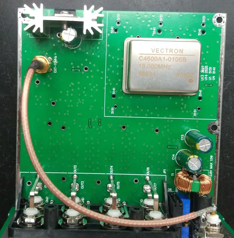 Latest Version  by BG7TBL OCXO benchmark frequency standard 8 port output 10MHz Distribution amplifier