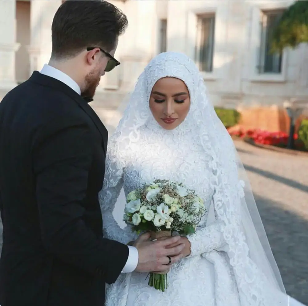 Elegant Ball Gown Muslim Wedding Dresses Long Sleeves Lace Beads Bridal Gowns Robe De Mariée Plus Size Arabic Church Vestidos