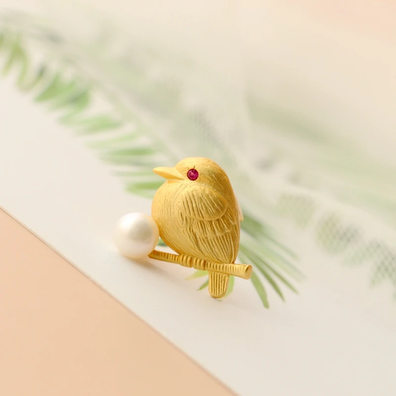 

Authentic 925 Sterling Silver Brooch 18K Gold Plated Little Birds Inlaid Natural Freshwater Pearl Trendy Style Jewelry Gift