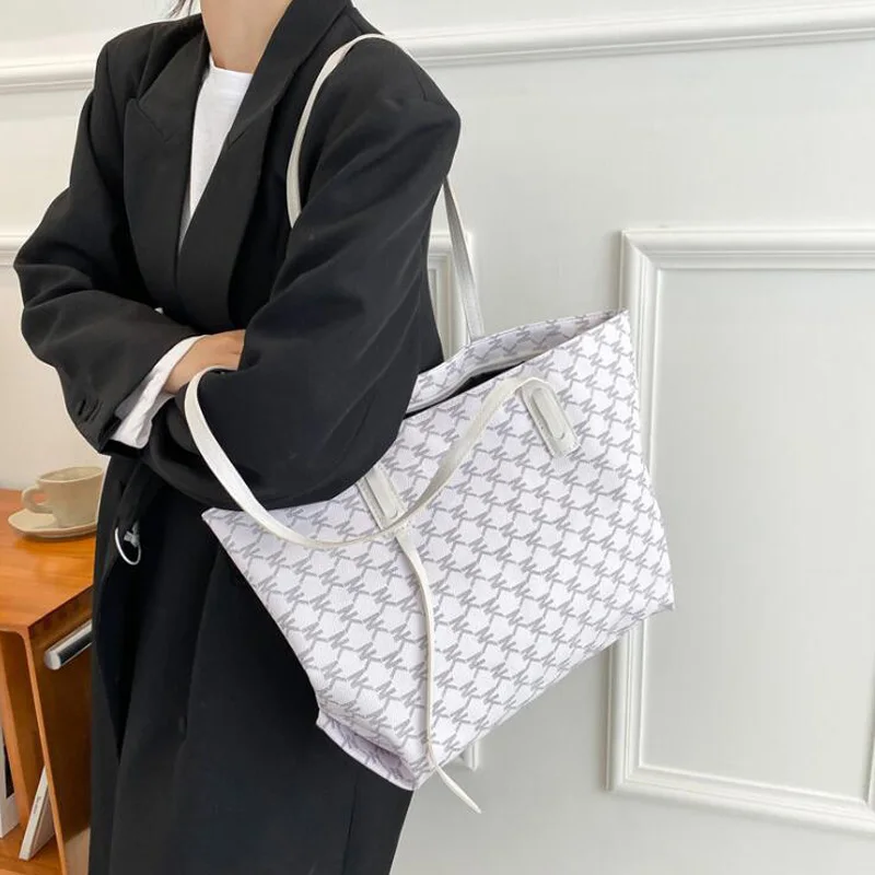 2022 Simple Design Casual Tote Bags Large Capacity Women Shoulder Bag Fashion Handbags Ladies Top-handle Shopping Bags