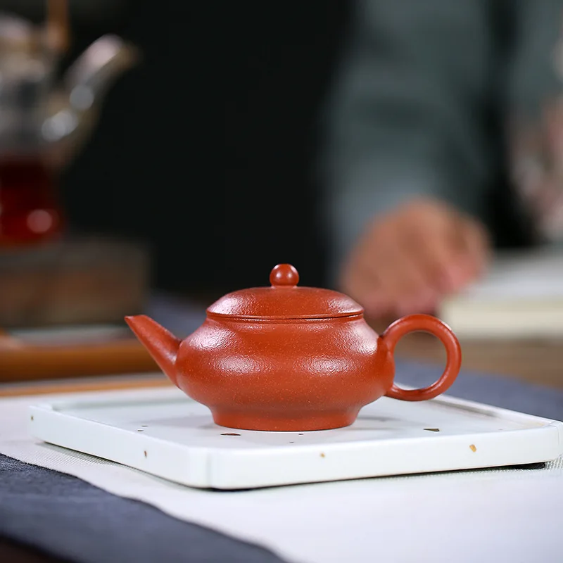 

Yixing purple clay teapot master handmade pear peel vermilion clay horizontal teapot 150cc household kungfu tea set