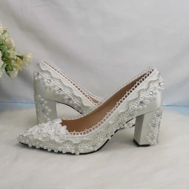 BaoYaFang-zapatos de tacón grueso para mujer, calzado de boda con punta puntiaguda, de tacón alto, con correa en el tobillo de encaje blanco, a la moda, novedad