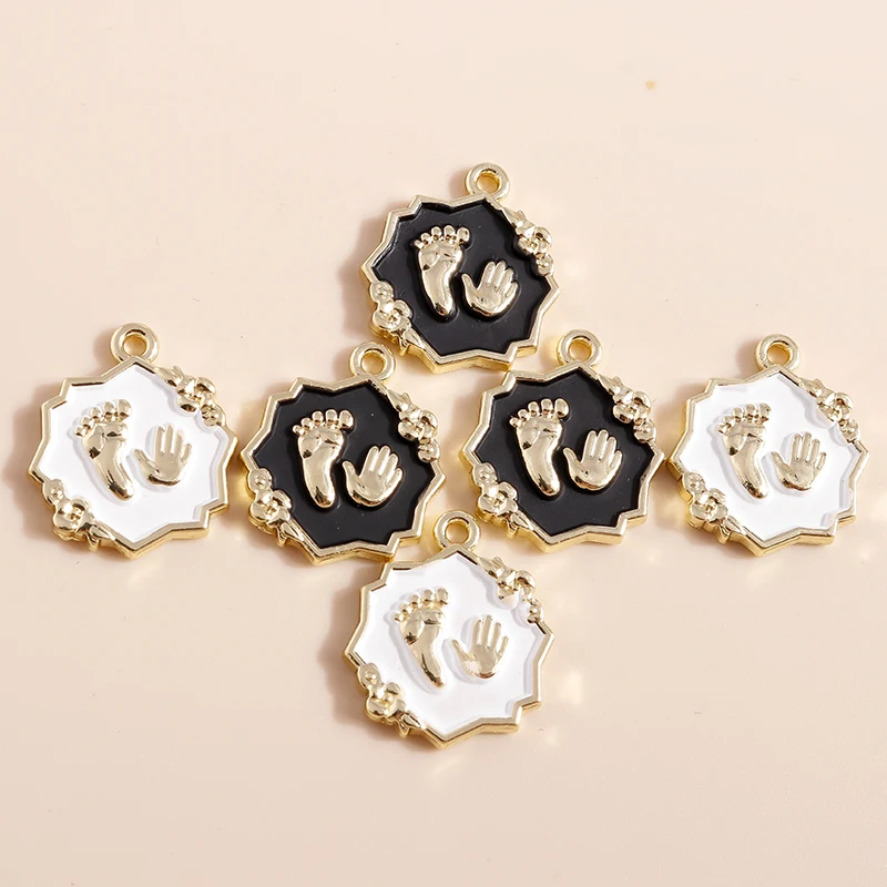 Leslie 5 Stück Kawaii Schwarz Weiß Mädchen Jungen Handabdruck Fußabdrücke Anhänger Niedliche Fußabdrücke Charms für DIY Armbänder Halsketten – Detail 6