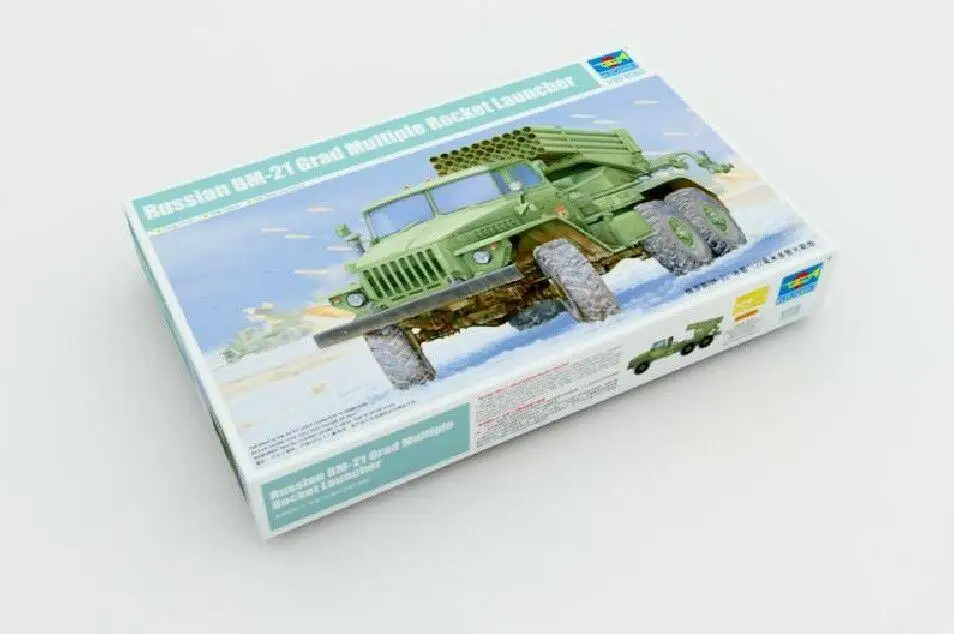 

Trumpeter model kit 01013 1/35 Russian BM-21 Hail MRL-Early plastic