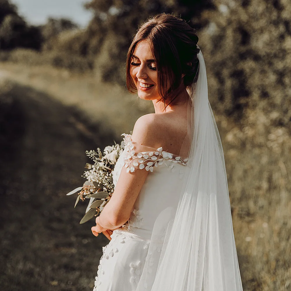 ปิดไหล่ลูกไม้ Mermaid ชุดเจ้าสาวที่กําหนดเอง PLUS ขนาด 3D Leaf โรแมนติกซาติน Barn Rustic การถ่ายภาพชุดแต่งงาน