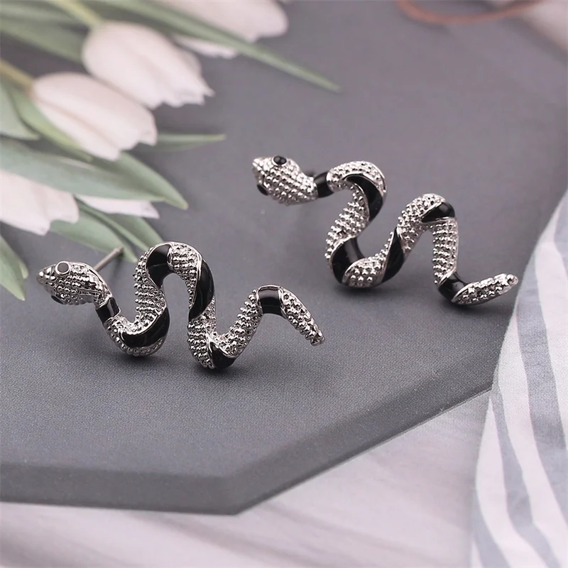 Fashion Punk Long Snake Earrings Gold and Sliver Color Stud Earings For Women Vintage Animal Earrings Cute Small Object Earring