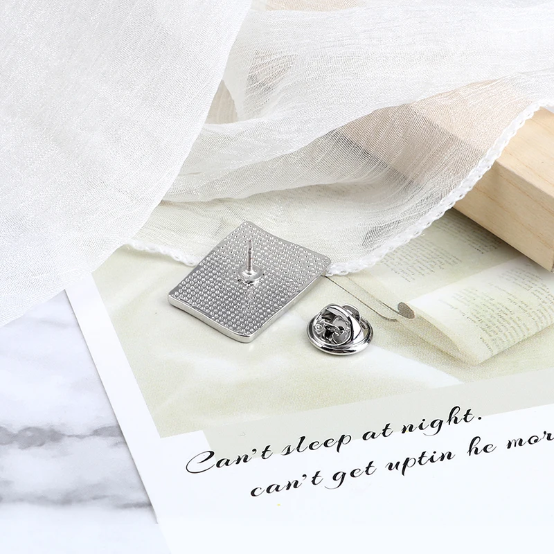 الكرتون الغريبة بروش الفن الجدة فريد المينا دبابيس جريئة براش شارة حسب الطلب الدنيم ظهره التلبيب دبوس مجوهرات هدايا للرجال النساء