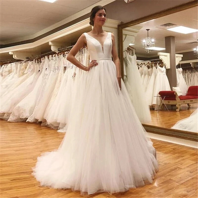 Deep V-Neck Tulle Wedding Dresses Bohemian Bridal Gown Sexy Backless Simple Design Court Train Formal Saudi Arabia Bride Dress