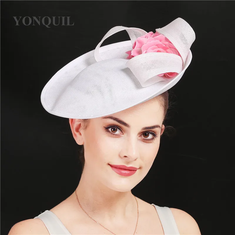 Biała formalna dama Fascinator Race Big Hat Fedora z ozdobna z kwiatem elegancka damska damska chluba kościelna z pałąkiem na głowę Chapeau