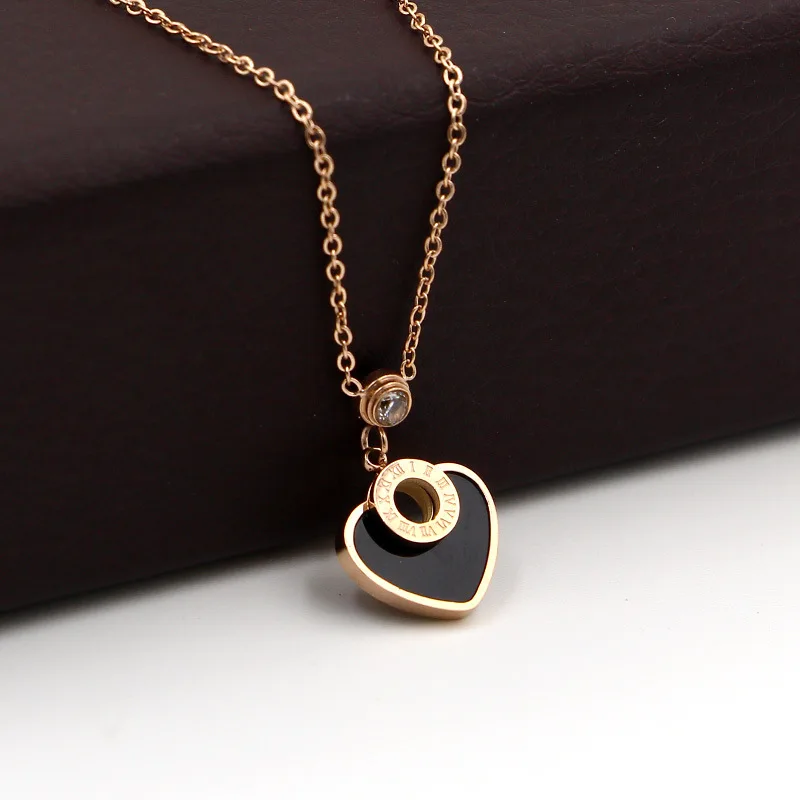 

2021 New Four Color Love Heart Pendant Necklace For Women Wedding Jewelry Rose Gold Classic Shell Necklaces N101