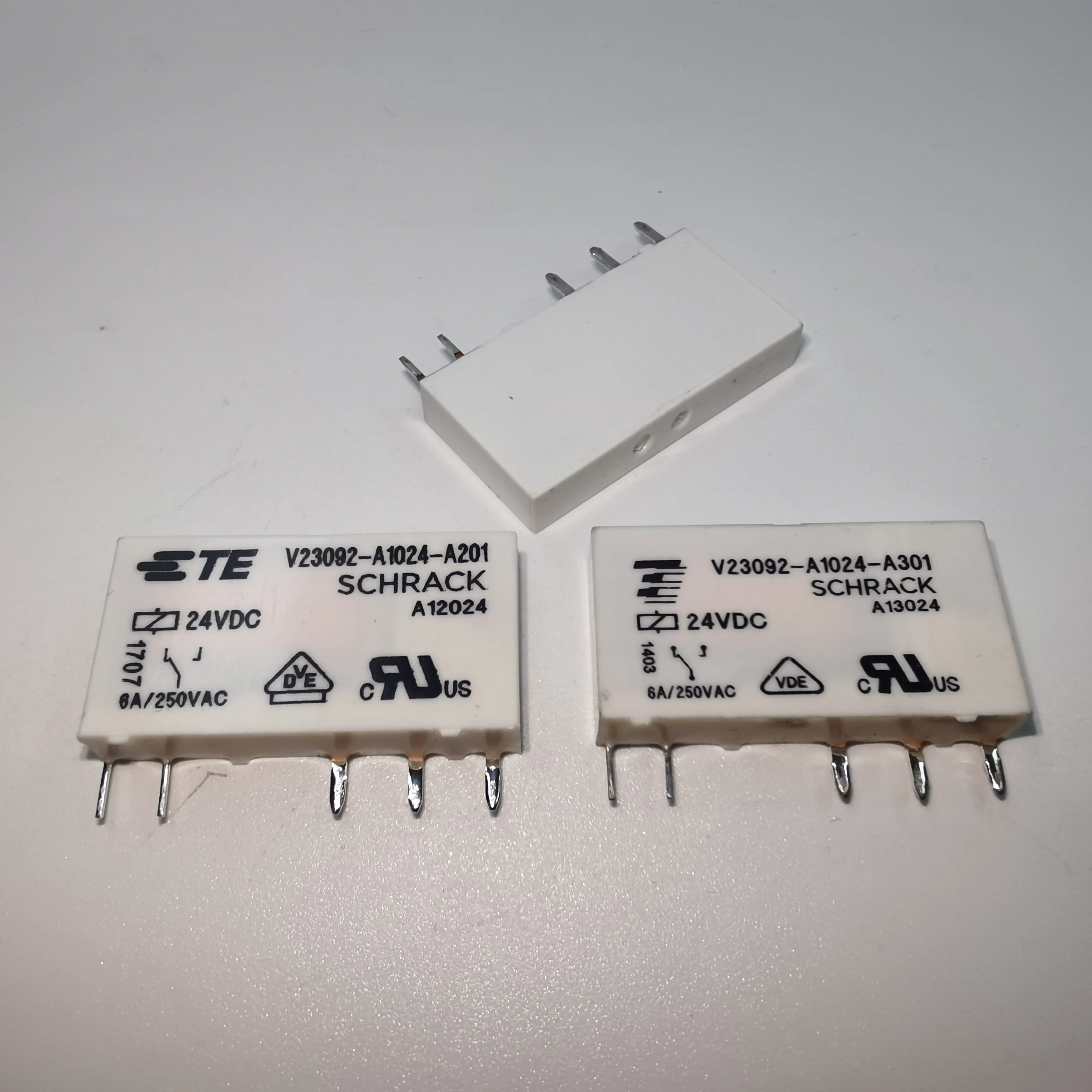 V23092-A1024-A201 V23092-A1024-A301 5Pins Into the A set of transformations Relay