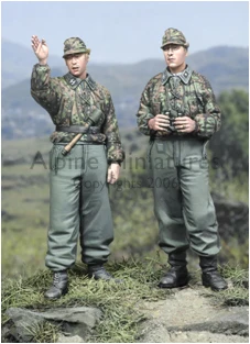 

1/35 model kit resin kit LAH Officers in the Ardennes Set (2 figures) 241