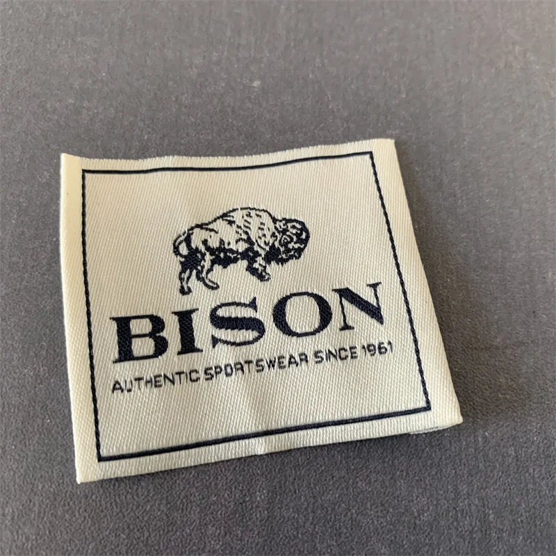 

Custom-Made 75D High Density Cloth Woven Labels Garment Labels For Clothing