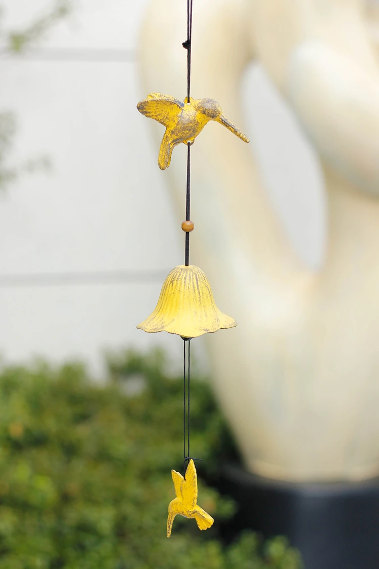 

Yellow Hummingbird Cast Iron Wind Chime European Home Garden Decor Vintage Metal Bird Hanging Wind Bell Handmade Iron Wind Chime